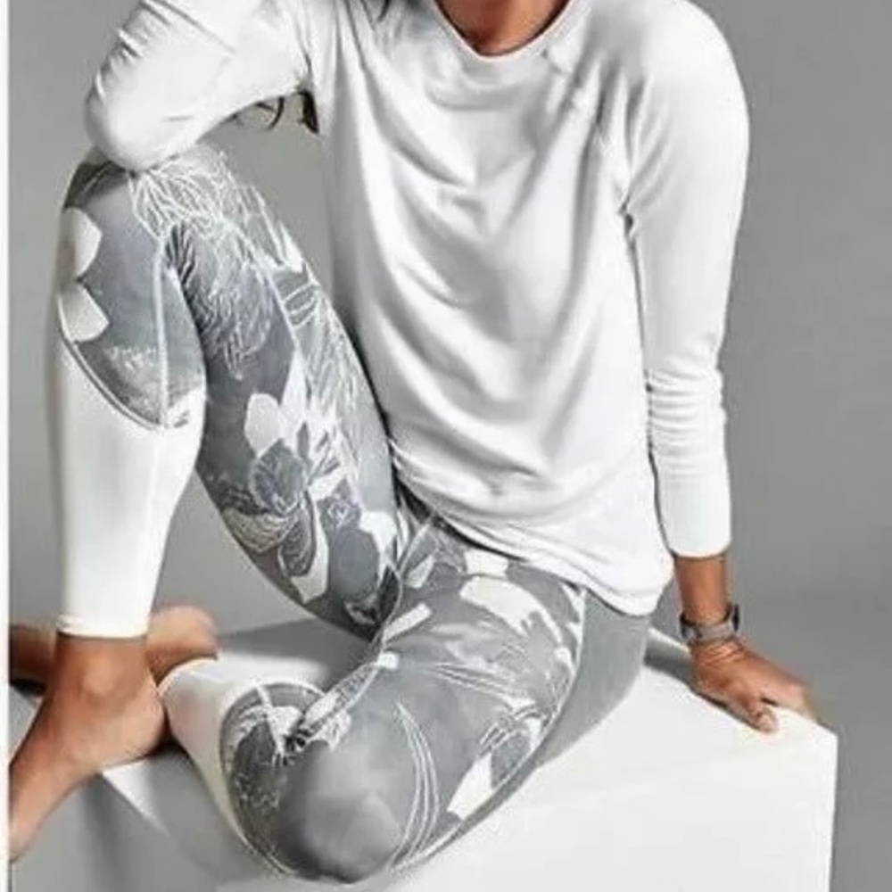 ATHLETA High Rise Tropical Flow  Chaturanga Leggings Gray S - Picture 3 of 10